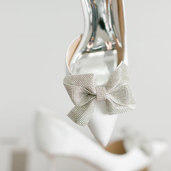 Badgley Mischka Meilani White Satin 7 Women's Classic Bridal Heels Bow Kitten - Picture 10 of 15